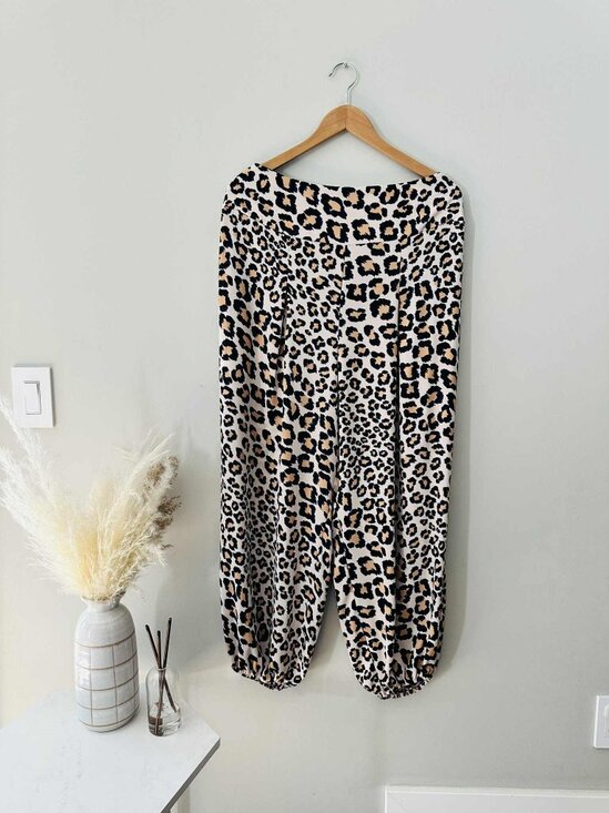 Victoria’s Secret Leopard Print Lounge Pants, Size Large - Picture 1 of 3